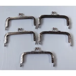 Intricate Iron Handbag Frame Detail Wallpaper