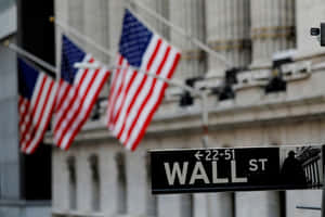 Investors Thriving On Wall Street Wallpaper