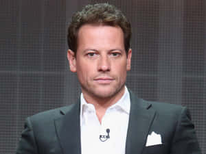 Ioan Gruffudd 2048 X 1536 Wallpaper