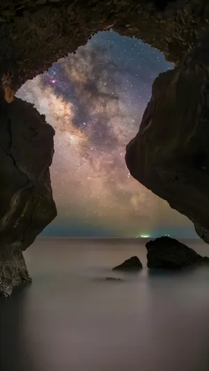 Iphone 16 Pro Night Sky Photography Wallpaper