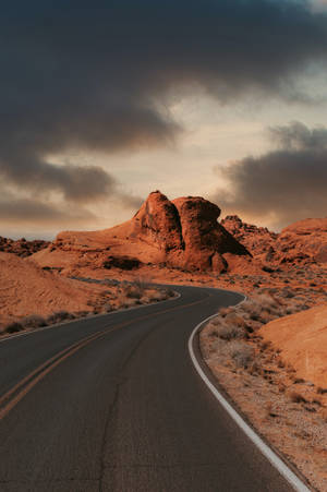 Iphone 4k Desert Road Wallpaper