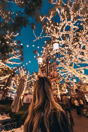 Iphone Christmas Aesthetic Girl Lights Wallpaper