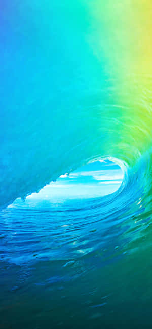 Iphone Classic Blue Wave In The Sea Wallpaper