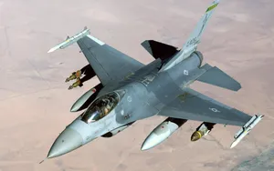 Iraq Desert F-16 Fighting Falcon Wallpaper