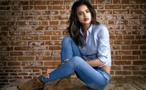 Irina Shayk In Denim Jeans Wallpaper