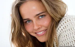 Isabel Lucas At A Celebrity Event Wallpaper