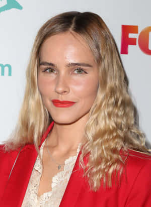 Isabel Lucas Red Blazer Event Wallpaper