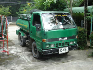 Isuzu Elf Green Water Tank Truck Wallpaper