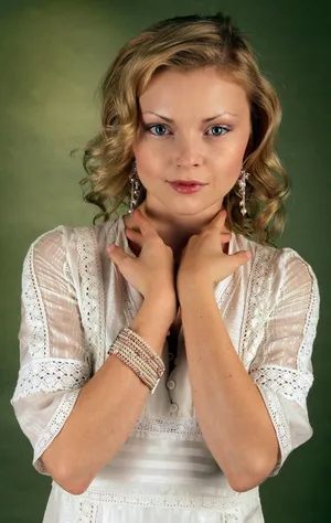 Izabella Miko Looking Glamorous In A Dress Wallpaper