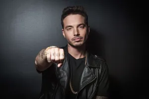 J Balvin Vida Fist Tattoo Wallpaper