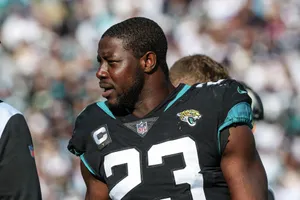 Jacksonville Jaguars Linebacker Foyesade Oluokun Against Dalls Cowboys Wallpaper