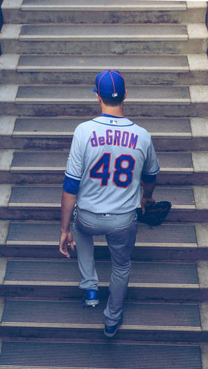 Jacob Degrom On Stairs Wallpaper