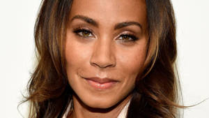 Jada Pinkett Smith Radiating In Copper Makeup Wallpaper