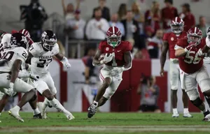 Jahmyr Gibbs Alabama Football Action Wallpaper