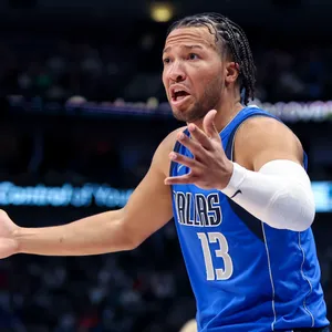 Jalen Brunson Complaining Expression Wallpaper