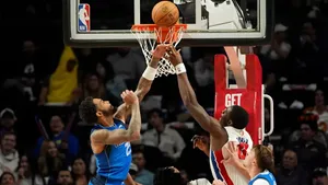 Jalen Duren Dominates The Paint Wallpaper