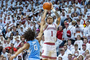 Jalen Hood Schifino Showcasing His Basketball Skills On The Court. Wallpaper