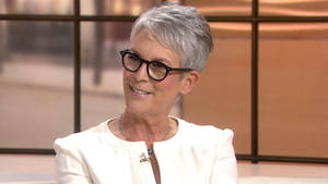 Jamie Lee Curtis In White Wallpaper