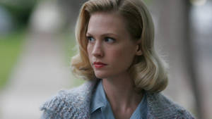 January Jones As Betty Draper Wallpaper