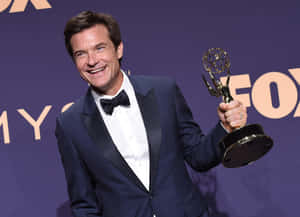 Jason Bateman Attends The 2019 Golden Globe Awards Wallpaper