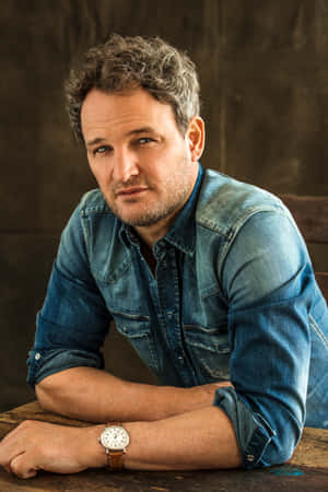 Jason Clarke Casual Denim Look Wallpaper