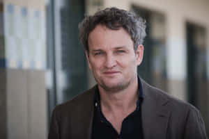 Jason Clarke Smiling Casually Wallpaper