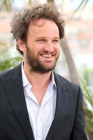 Jason_ Clarke_ Smiling_in_ Black_ Suit Wallpaper