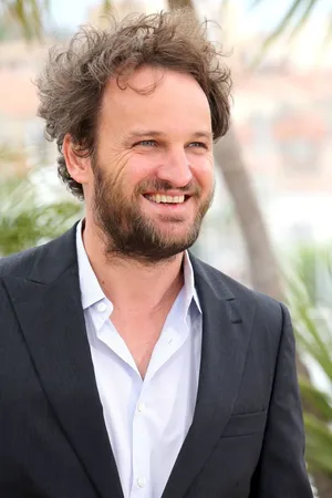 Jason_ Clarke_ Smiling_in_ Black_ Suit Wallpaper