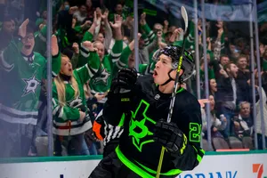 Jason Robertson Celebrates Victory Over Winnipeg Jets Wallpaper