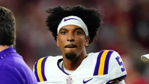 Jayden Daniels L S U Football Quarterback Wallpaper