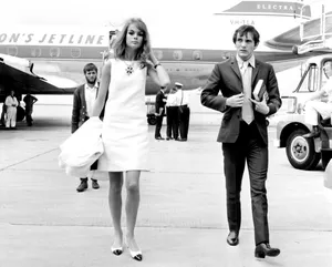 Jean Shrimpton Airport Fashion Icon Wallpaper