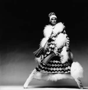 Jean Shrimpton Posing In Classic 1960s Fashion Wallpaper