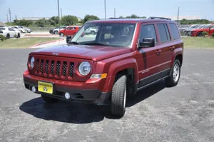Jeep Patriot Adventuring Off-road Wallpaper