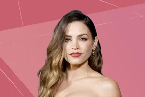 Jenna Dewan Elegant Portrait Wallpaper