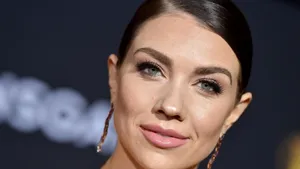 Jenna Johnson Close Up Portrait Wallpaper