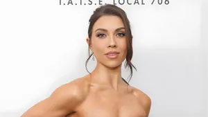 Jenna Johnson Red Carpet Look Wallpaper