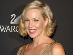 Jennie Garth Posing For A Photo Wallpaper