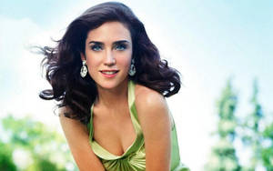 Jennifer Connelly In Vintage Hollywood Glamour Wallpaper