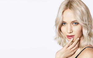 Jennifer Lawrence With Short Blonde Hair Wallpaper