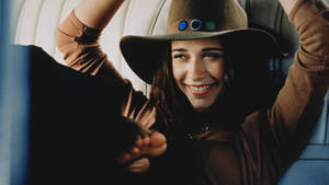 Jennifer Love Hewitt Wearing Brown Hat Wallpaper