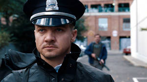 Jeremy Renner Portrays A Police Officer Wallpaper