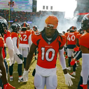 Jerry Jeudy Entering Stadium Wallpaper