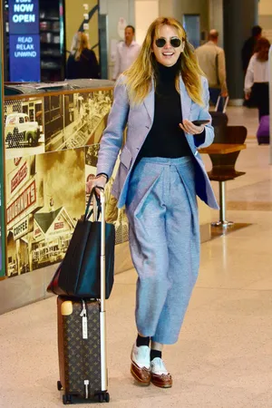 Jesinta Franklin Airport Fashion Style Wallpaper