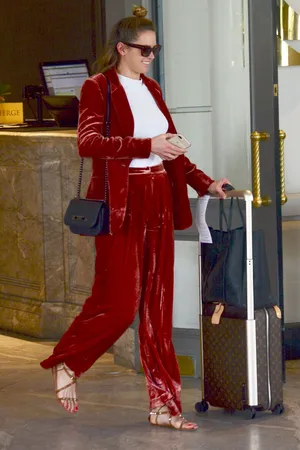 Jesinta Franklin Red Velvet Suit Travel Style Wallpaper