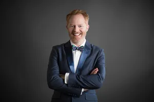 Jesse Tyler Ferguson 2500 X 1667 Wallpaper