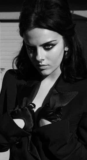 Jessie Murph Dark Glamour Look Wallpaper