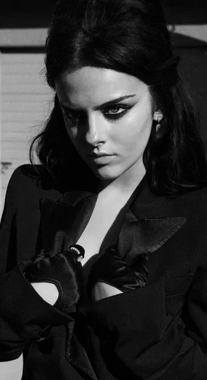 Jessie Murph Dark Glamour Look Wallpaper