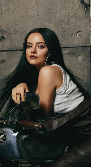 Jessie Murph Stylish Portrait Wallpaper