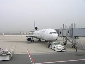 Jet Bridge Finnair Wallpaper