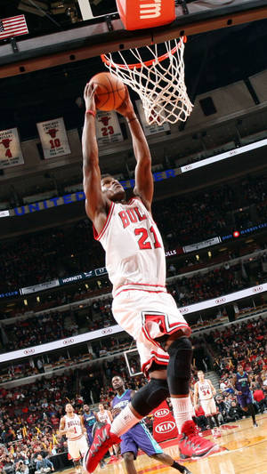 Jimmy Butler Mid-air Dunk Bulls Wallpaper